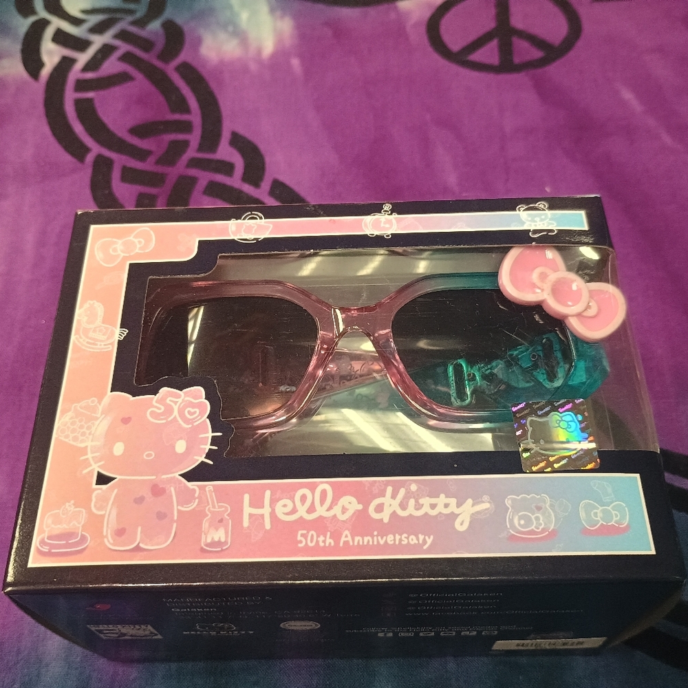 🆕 Hello Kitty 50th Anniversary Pink Sunglasses